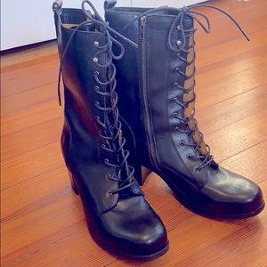 FRYE BOOTS - LACE UP -LIKE NEW